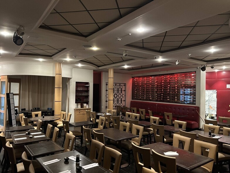 Primary Photo Of 2280 US Highway 9, Old Bridge Restaurant For Lease