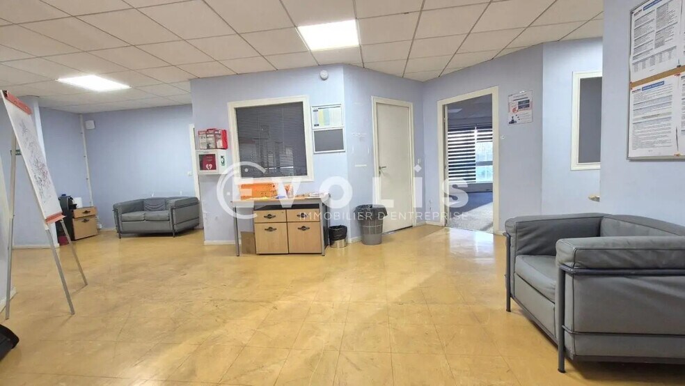 More Photos Of 11 Rue De La Mare Blanche, Noisiel Flex For Lease