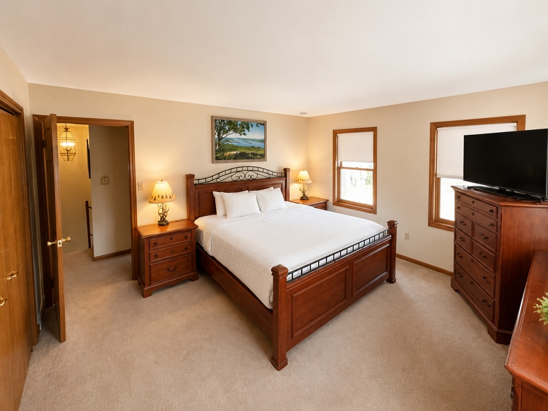 More Photos Of 1545 Us-9, Lake George Hotel For Sale