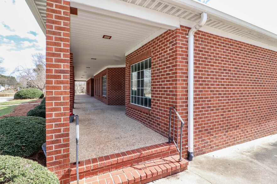 More Photos Of 314 E Main St, Rockwell Medical For Lease