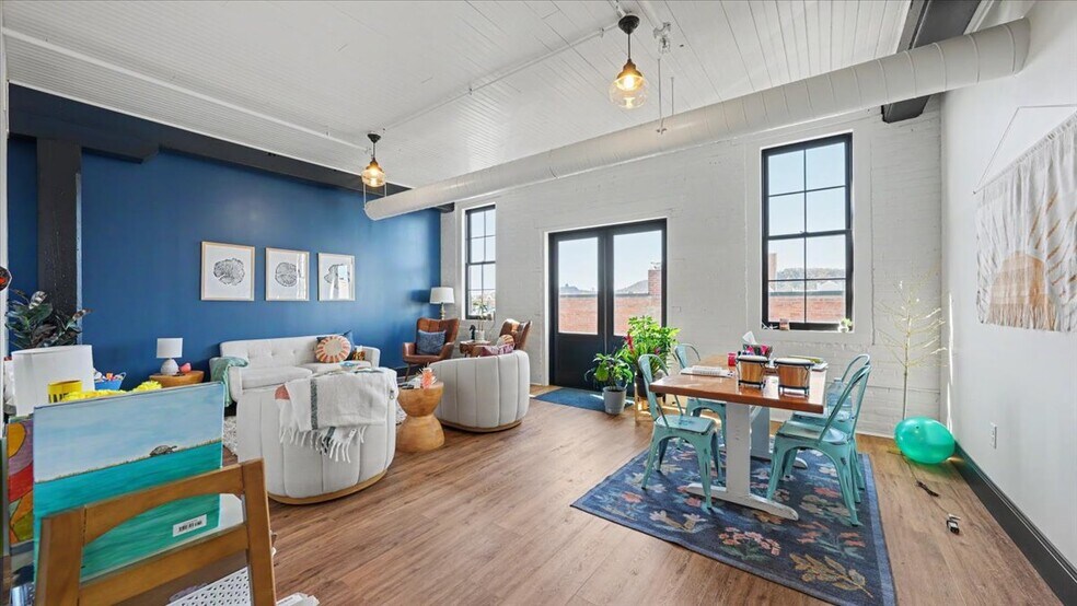 More Photos Of 102 Walnut St, Winona Office Residential For Sale