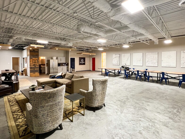 More Photos Of 4733 Don Dr, Dallas Warehouse For Sale