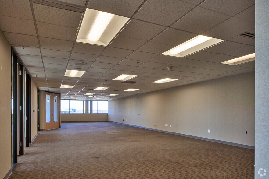 More Photos Of 888 W Big Beaver Rd, Troy Office For Lease