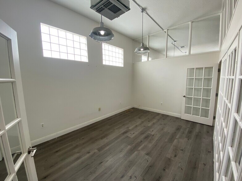 More Photos Of 215-235 S 21st Ave, Hollywood Office For Lease