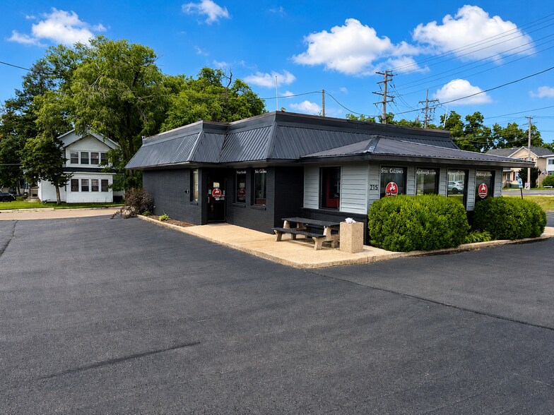 More Photos Of 215 W Lincoln Hwy, Dekalb Restaurant For Lease