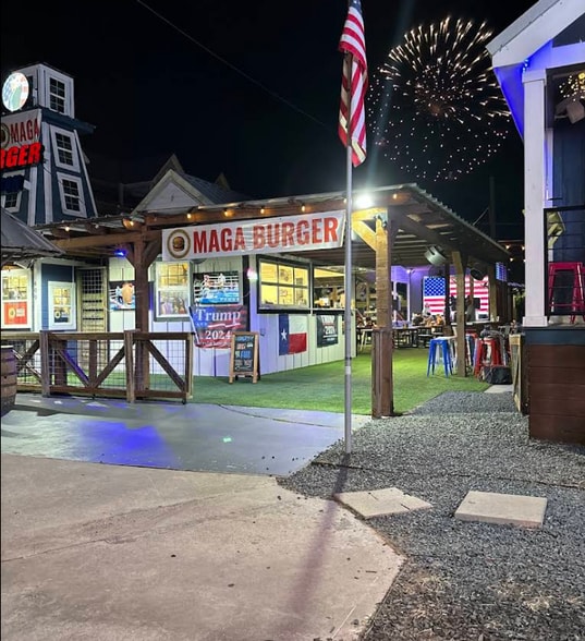 More Photos Of 409 Bradford Ave, Kemah General Retail For Lease