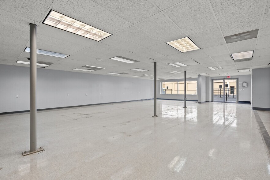 More Photos Of 480 SE Market St, Portland Distribution For Sale