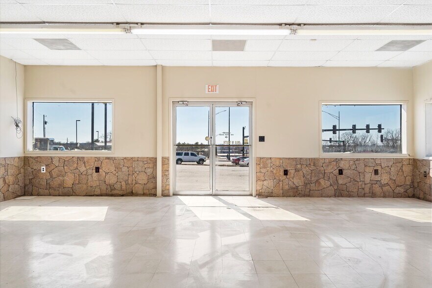 More Photos Of 203 South St, Ozark Auto Dealership For Sale