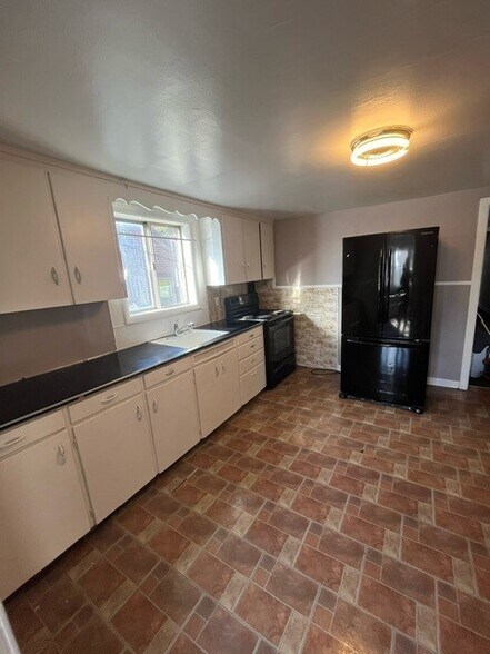 More Photos Of 48 S Kennedy Dr, Mcadoo Apartments For Sale