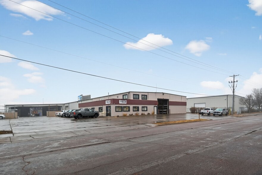 More Photos Of 2609 S Carolyn Ave, Sioux Falls Warehouse For Lease