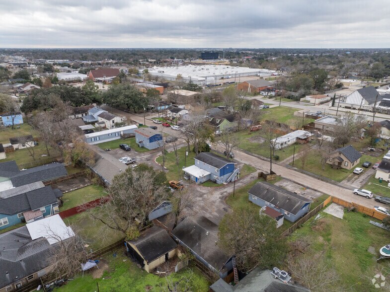 More Photos Of 1001-1007 Spooner St, Pasadena Apartments For Sale
