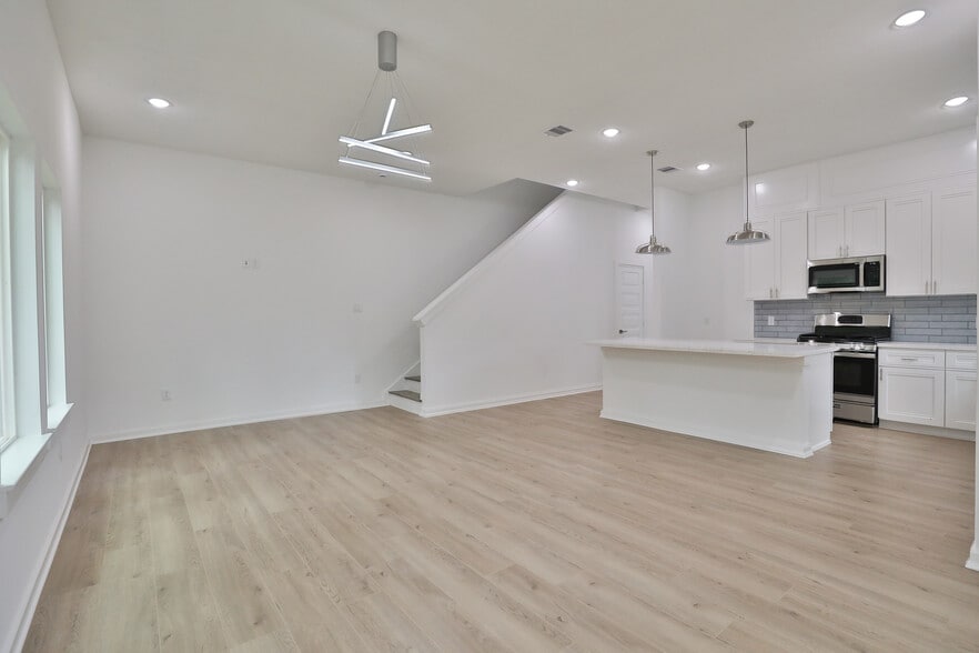 More Photos Of 9339 Lavender St, Houston Apartments For Sale