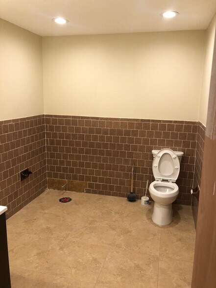 More Photos Of 3911 Fulton St, Houston Religious Facility For Sale