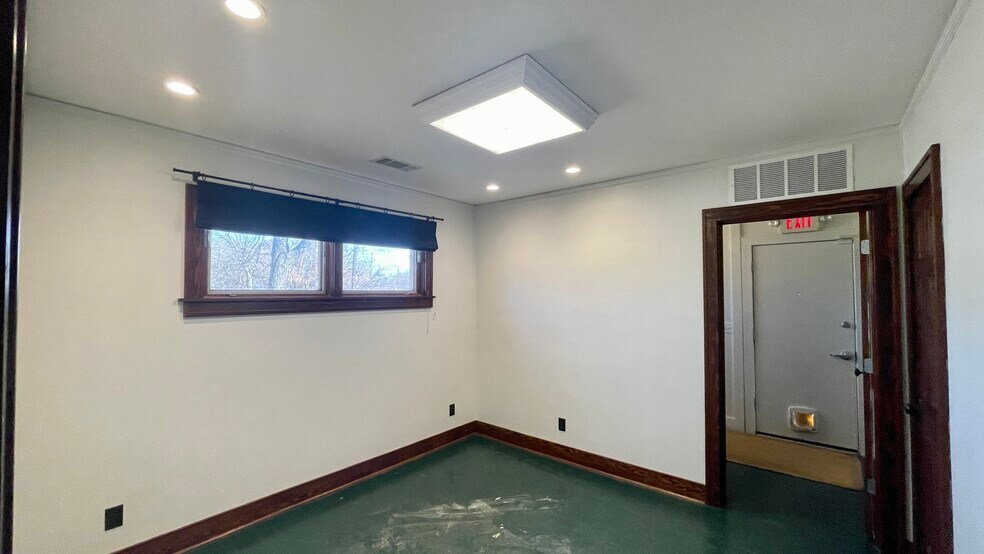 More Photos Of 500 W Nash St, Terrell Medical For Lease