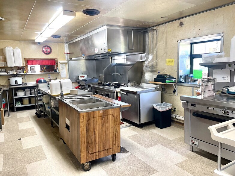 More Photos Of 924 N Main St, Mountain Grove Restaurant For Sale
