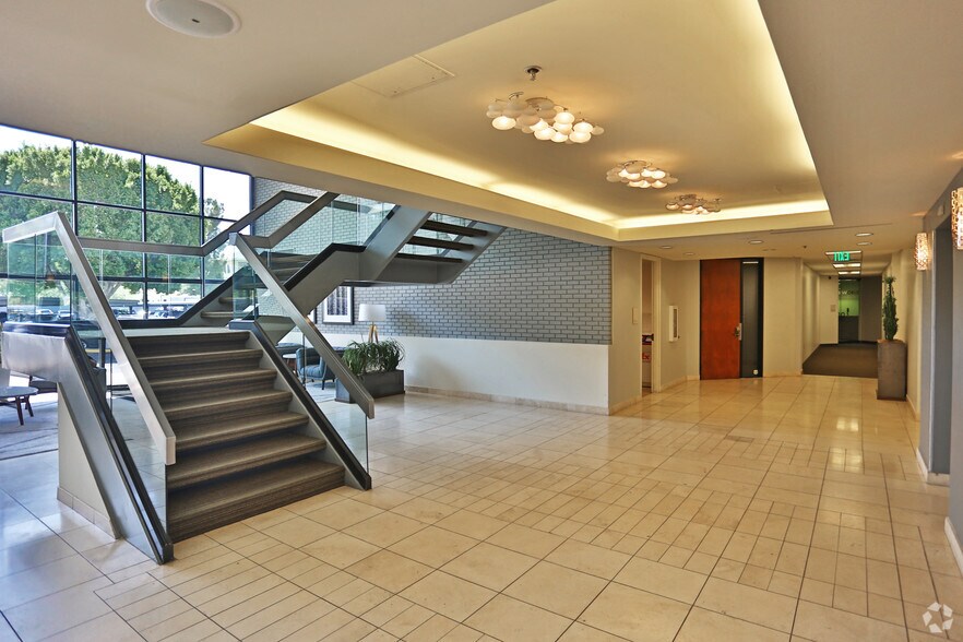 More Photos Of 3033 N 44th St, Phoenix Office For Lease