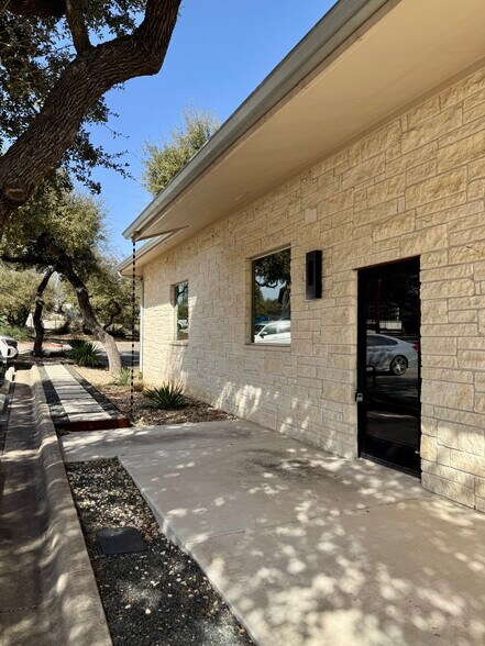 More Photos Of 2440 E Highway 290, Dripping Springs Office For Lease