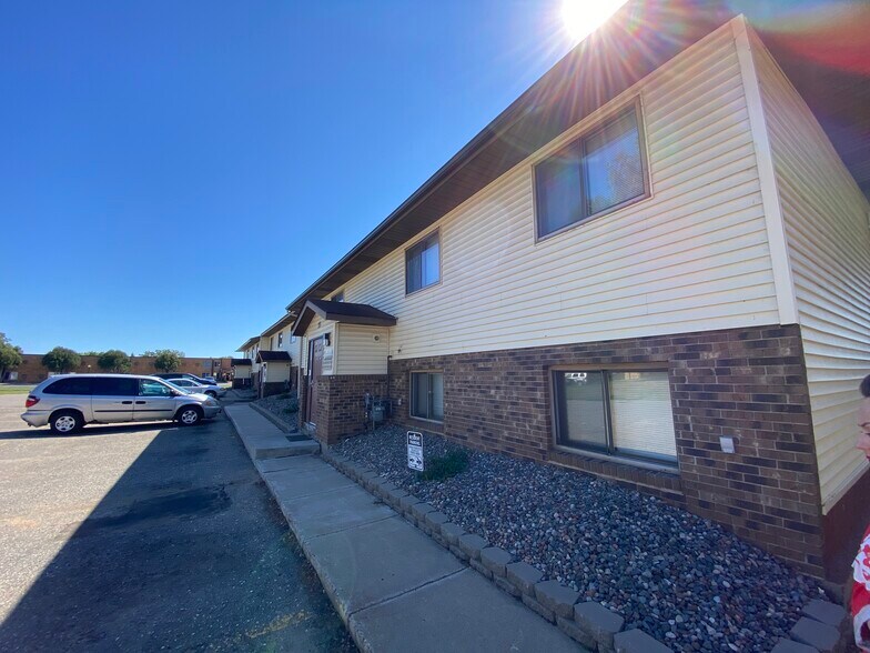 More Photos Of 25-33 14th Ave NE, Saint Cloud Apartments For Sale