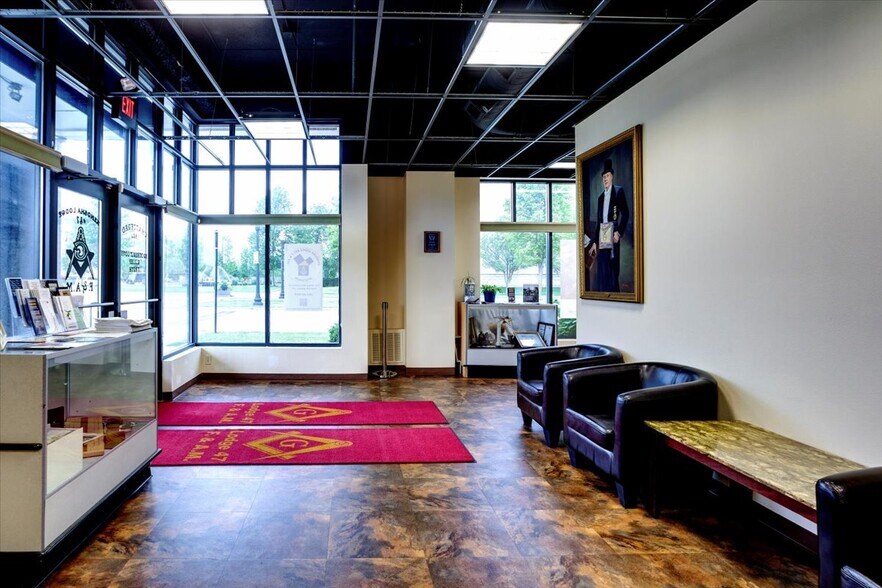 More Photos Of 115-125 56th St, Kenosha Restaurant For Lease