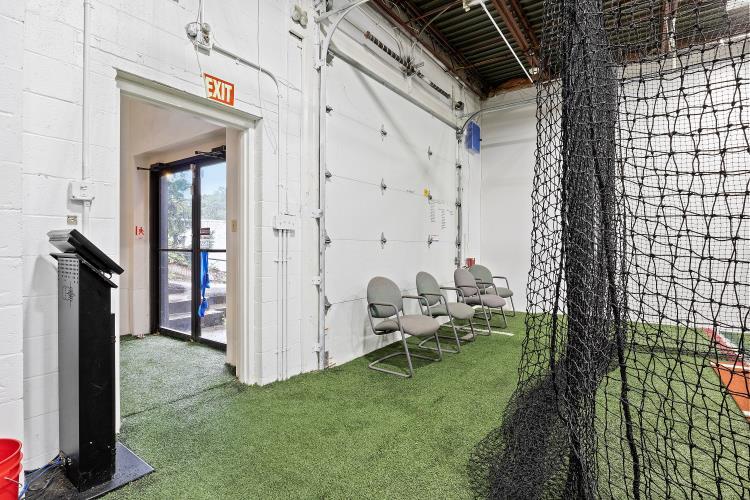 More Photos Of 4460 Steubenville Pike, Pittsburgh Freestanding For Lease