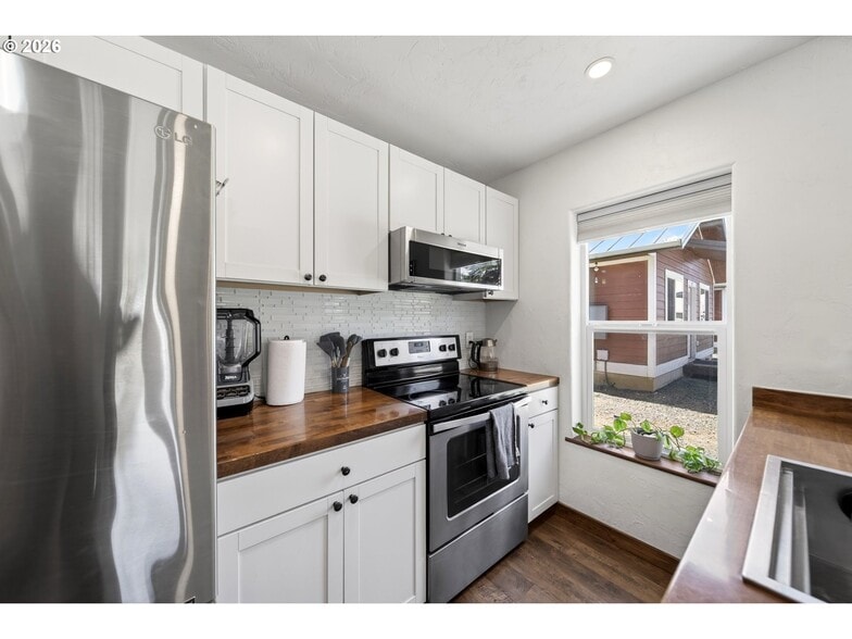More Photos Of 29940 Harbor Way, Gold Beach Apartments For Sale