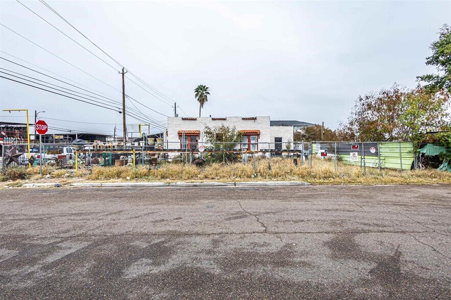 More Photos Of 3002 Santa Ursula Ave, Laredo General Retail For Sale