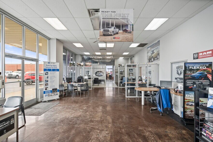 More Photos Of 3450 Tom Austin Hwy, Springfield Auto Dealership For Lease