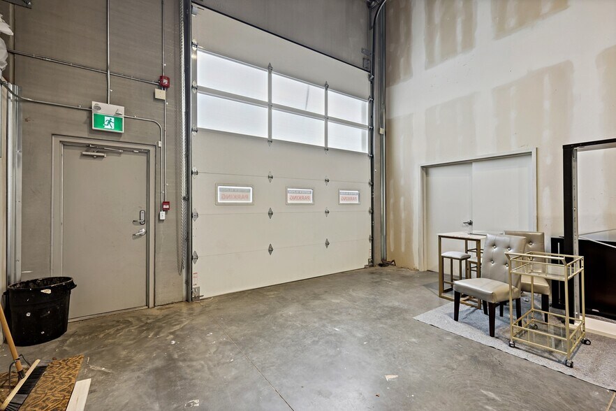 More Photos Of 10985 38th St NE, Calgary Warehouse For Sale