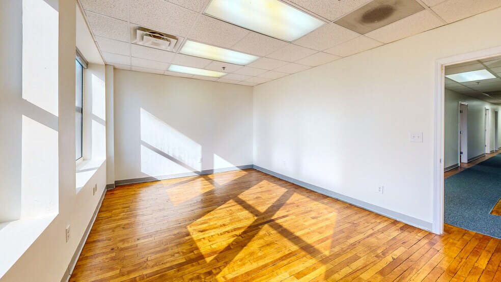 More Photos Of 124 College St, Asheville Office Residential For Lease