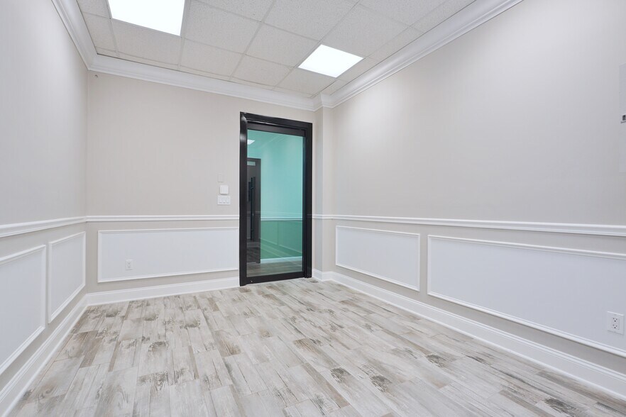 More Photos Of 260 Christopher Ln, Staten Island Medical For Lease