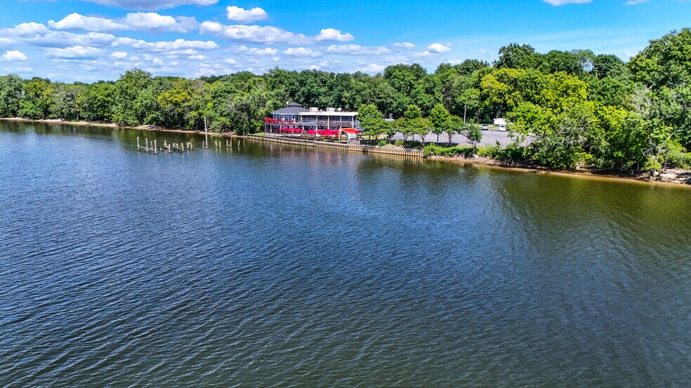 More Photos Of 700 Jordan Point Rd, Hopewell Restaurant For Sale