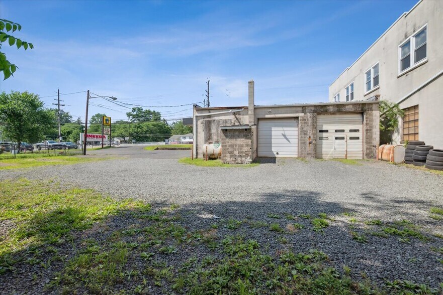 More Photos Of 403 US Highway 202, Raritan Auto Repair For Lease