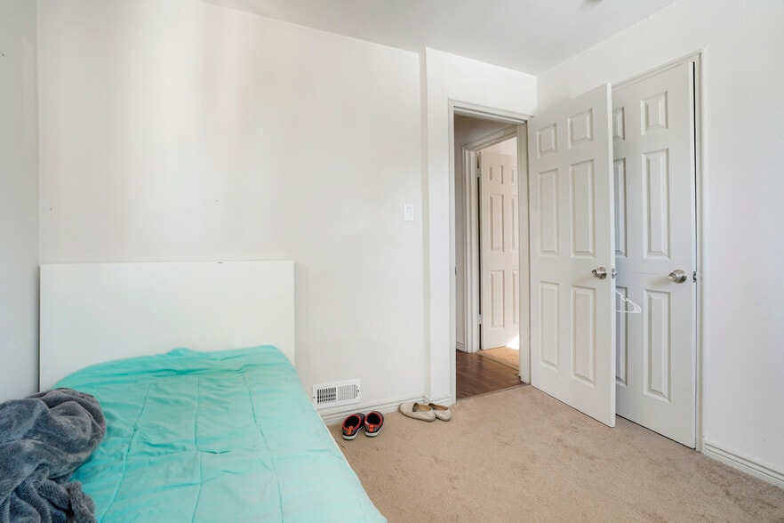 More Photos Of 982 S Sheridan Blvd, Denver Apartments For Sale