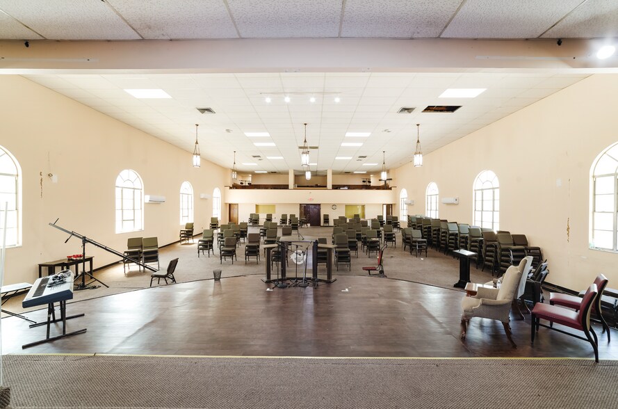 More Photos Of 1605 N Nebraska Ave, Tampa Religious Facility For Lease