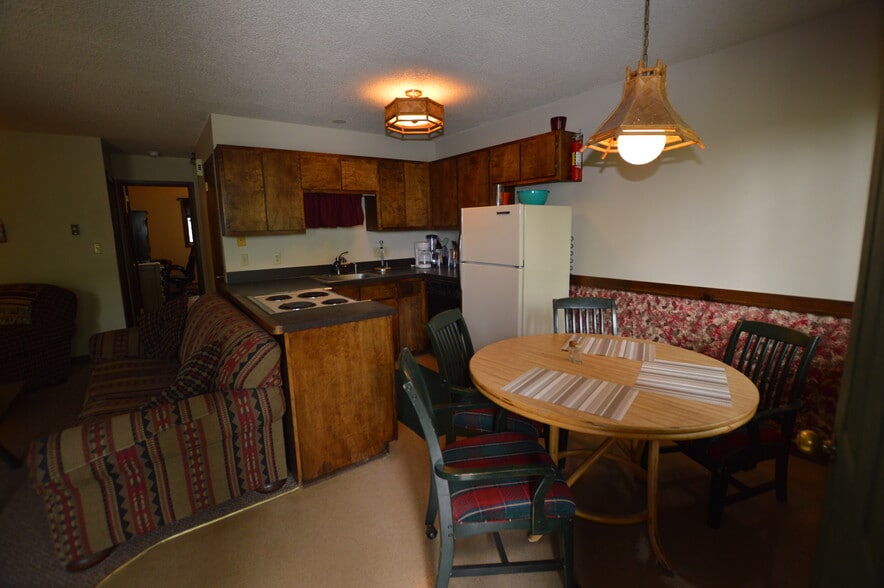 More Photos Of 1412 W Gunnison Ave, Gunnison Apartments For Sale