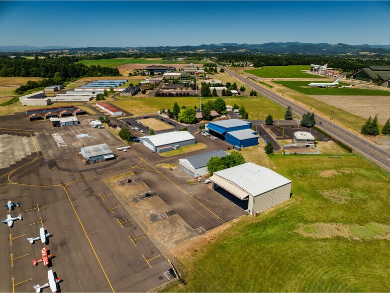 More Photos Of 3330 SE Three Mile Ln, McMinnville Light Manufacturing For Lease