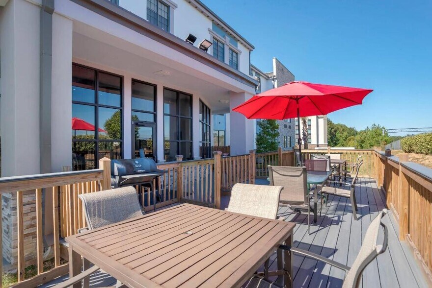 More Photos Of 122 Plaza Dr, Hattiesburg Hotel For Sale