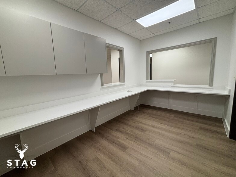 More Photos Of 571 W Main St, Lewisville Medical For Lease