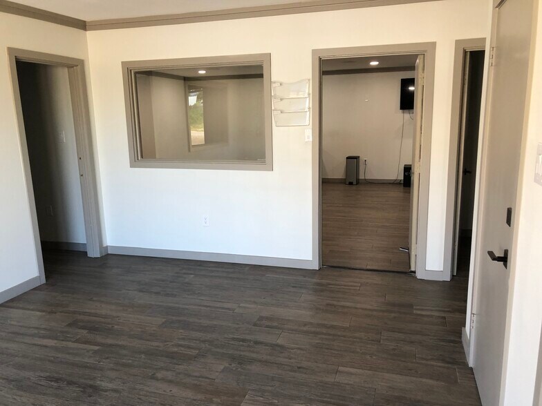 More Photos Of 5871 FM 2767, Tyler Warehouse For Lease