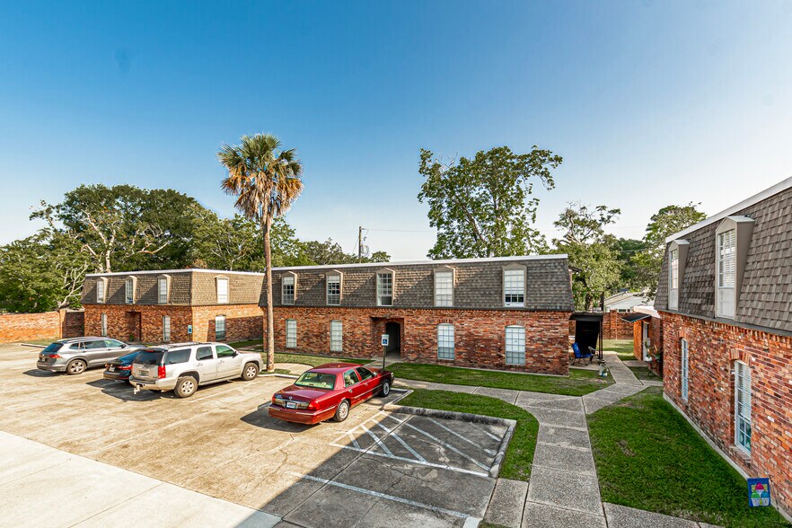 More Photos Of 901 Saint Rose Ave, Baton Rouge Apartments For Sale