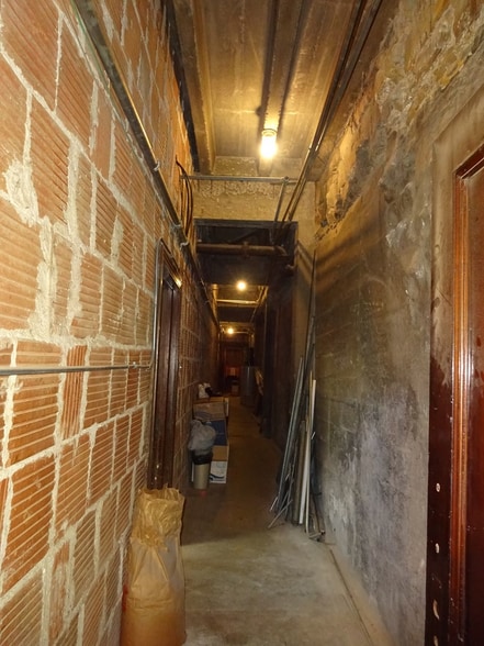 More Photos Of 201 N Penn Ave, Independence Office For Sale