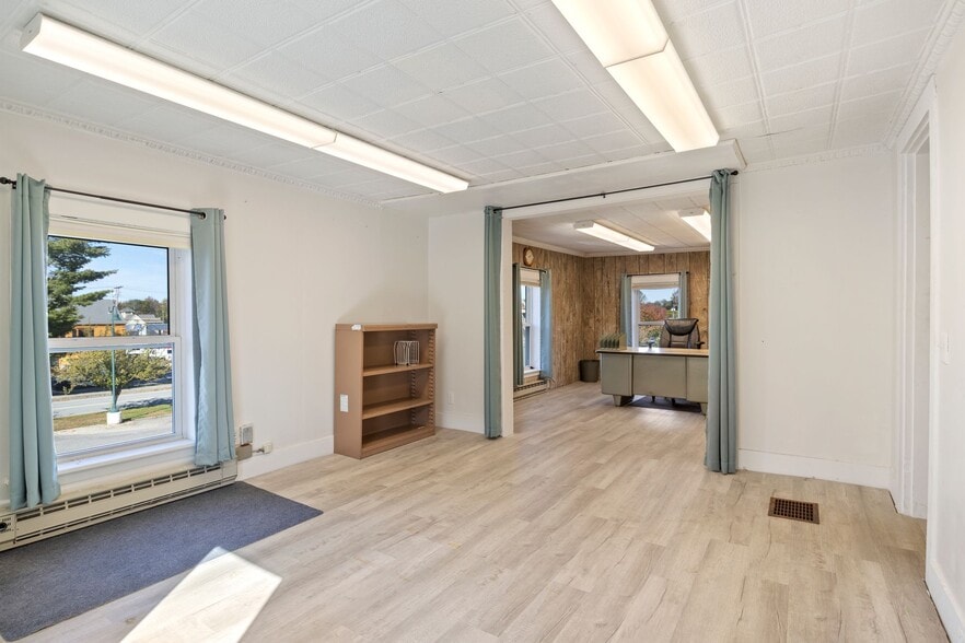 More Photos Of 10 Elm St, Gorham Office For Sale