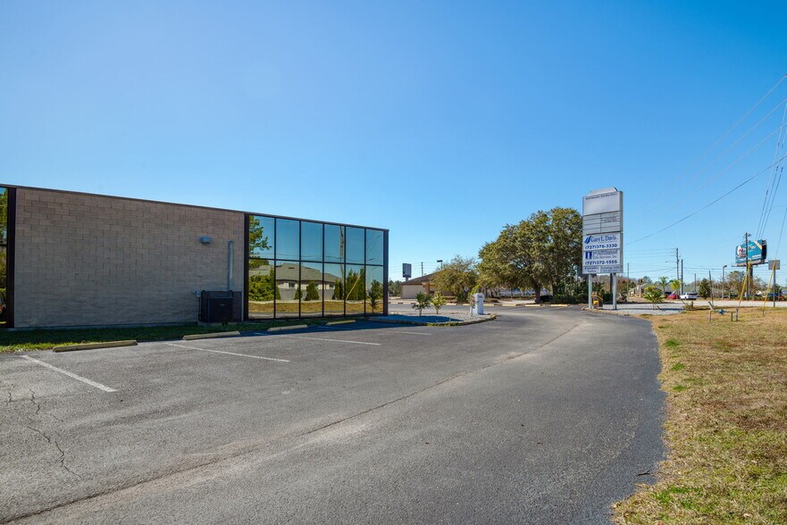 More Photos Of 9020 Rancho del Rio Dr, New Port Richey Office For Lease