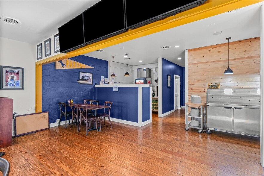 More Photos Of 125 S Market St, Paxton Specialty For Sale