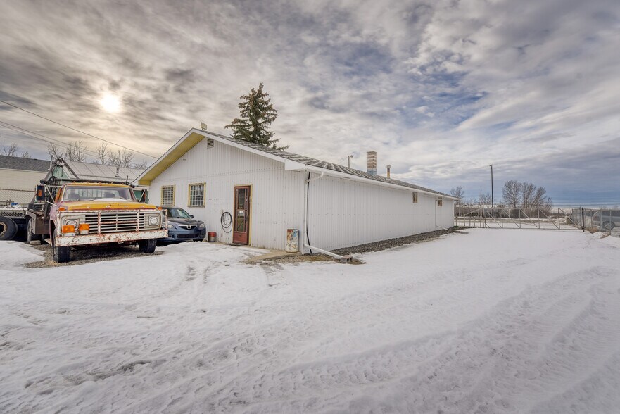 More Photos Of 228 Centre St NE, Langdon Flex For Sale