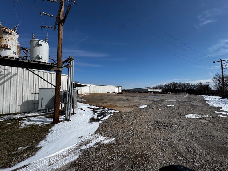 More Photos Of 7801 N Harrison Ave, Shawnee Warehouse For Lease