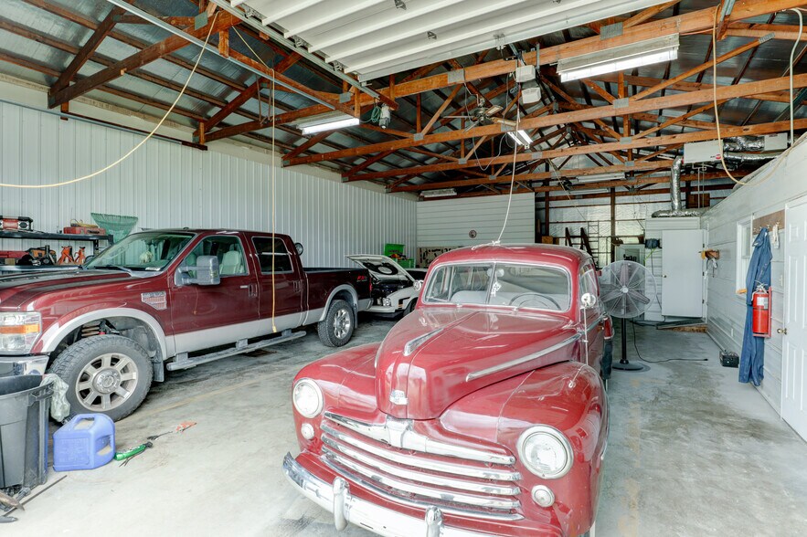 More Photos Of 206 & 208 S Meridian St, Washington Office For Sale