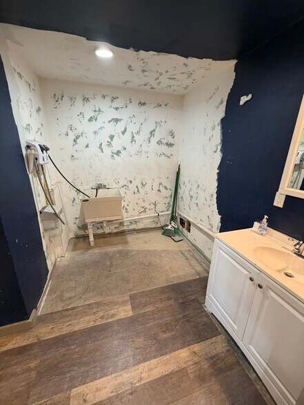 More Photos Of W5037 Amy Ave, Kaukauna Service For Lease