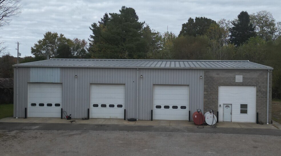 Primary Photo Of 400 Hopewell Ln, Gratiot Service For Sale