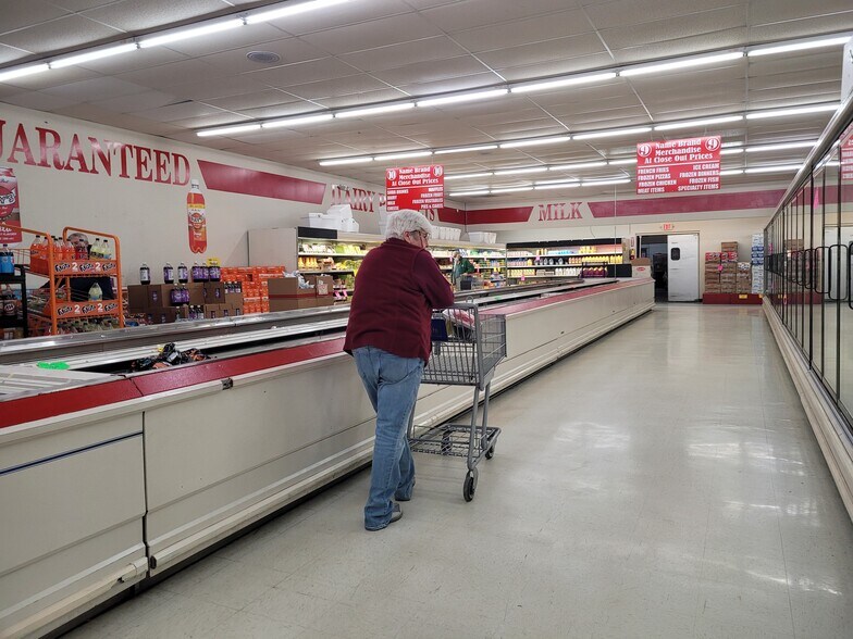 More Photos Of 508 Ruritan Rd, Harriman Supermarket For Sale